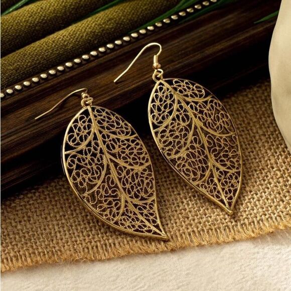 Elegant Gold Leaf Hollow Out Texture Leaf Shaped Alloy Gift Daily Earrings - Picture 3 of 6